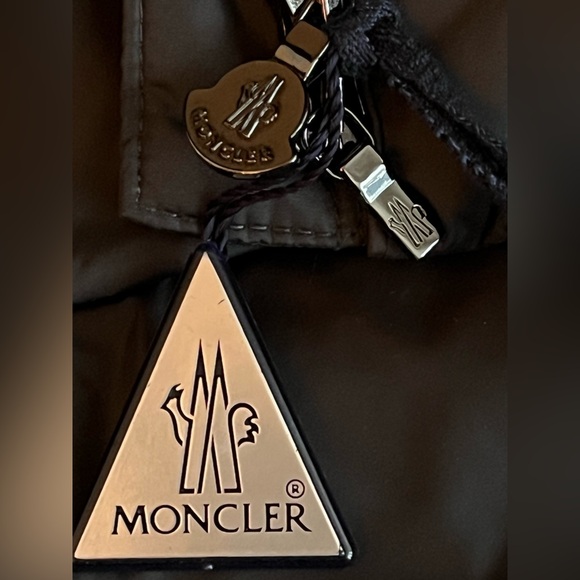 Moncler Vennal Ruffle water resistant puffer coat, Navy Blue Sz 4, gorgeous, NEW - Picture 7 of 9